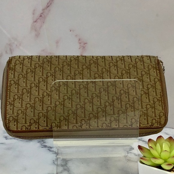 GUC Dior Brown Monogram Zip Wallet - Picture 3 of 10